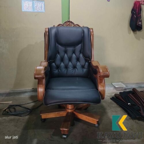 Kursi Direktur kantor Hidrolik Kayu Jati Mewah Kulit