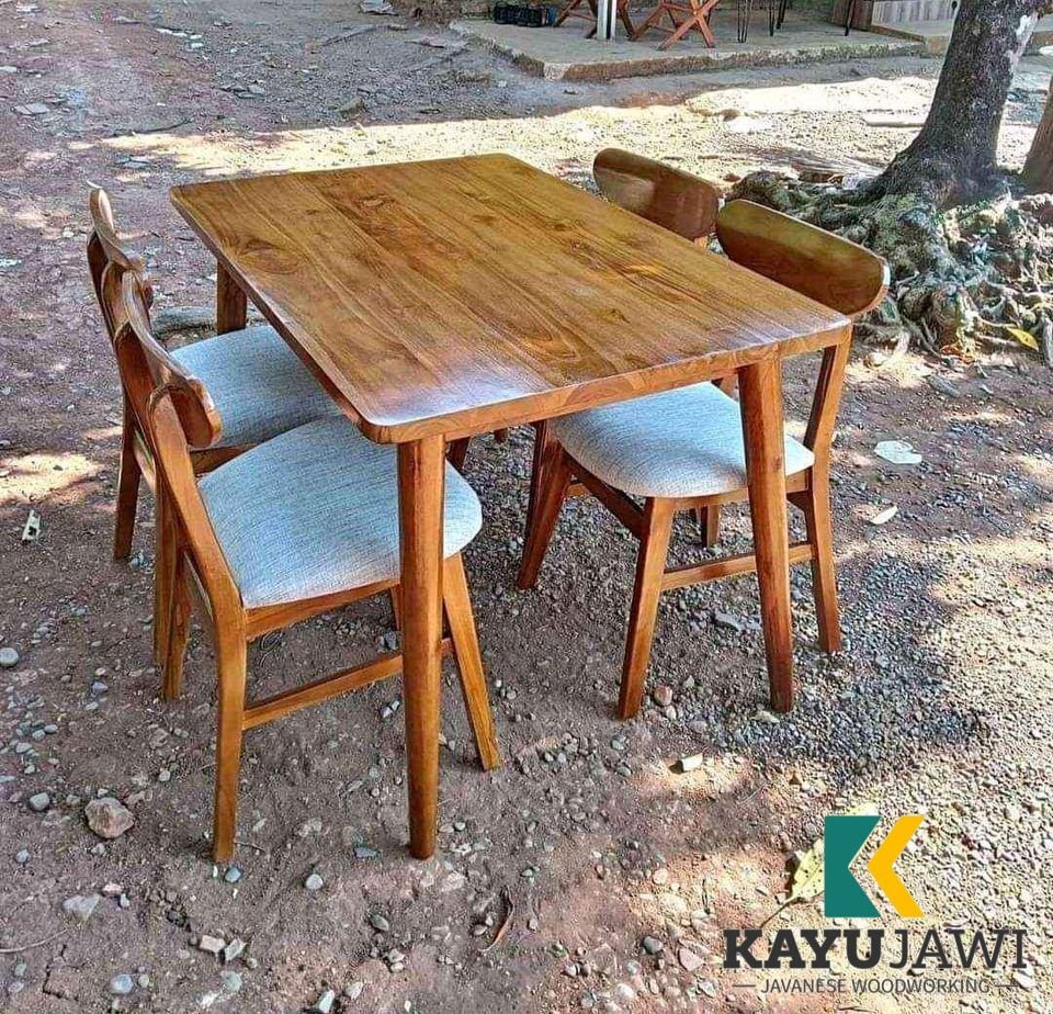 Meja Makan 4 Kursi Minimalis Kayu Jati