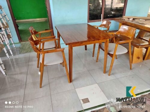 Meja Makan 4 Kursi Minimalis Kayu Jati Jok Busa