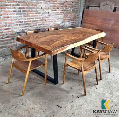 Meja Makan Trembesi Papan Utuh Tebal